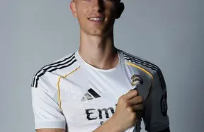 Real Madrid blow as Dean Huijsen suffers quadriceps injury - out vs Olympiacos and Girona, doubt for Athletic photo