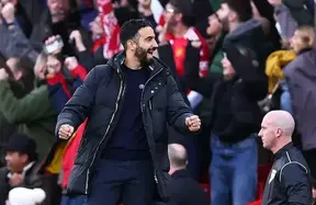 Man United line up a goalkeeper and wide signing as loan calls on Vitek and Amass shape the plan photo