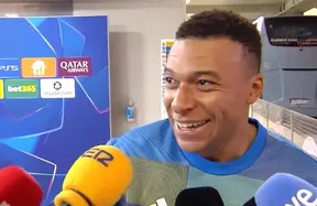 Mbappé shrugs off Olympiacos taunts in French, answers with four-goal show photo