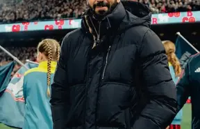 Manchester United target dynamic ball-winning midfielder as rebuild accelerates; CB also on agenda photo