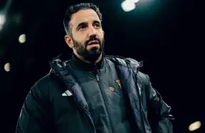 Manchester United poised for opportunistic January move despite cautious stance photo