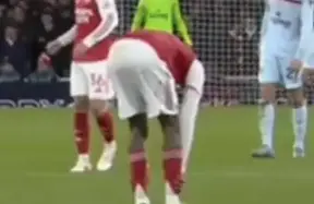 Cristhian Mosquera suffers suspected syndesmosis injury - Valencia braced for lengthy absence photo