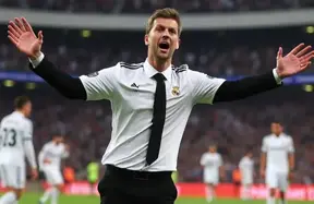 Bernabéu boos as Real Madrid face rising pressure after red-card chaos photo