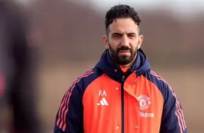 Manchester United set a clear multi-window plan: two CMs, a winger and a centre-back photo