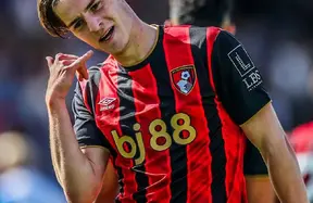 Manchester United eye Bournemouth’s Alex Scott as 4-3-3 plans accelerate photo