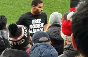 Jordan Mainoo spotted at Old Trafford as Kobbie thrives in high-tempo Manchester United night photo
