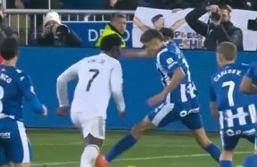 CTA to review Vinícius non-penalty vs Alavés - why the no-call was correct photo