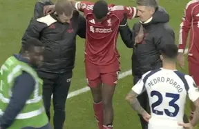 Alexander Isak injured after scoring - grim blow puts Newcastle on edge photo