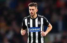 Alexander Isak injury scare - Newcastle braced for months out in worst-case scenario photo