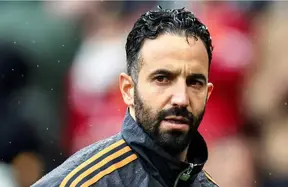 Man United hit by double midfield blow vs Newcastle as Amorim turns to Jack Fletcher photo