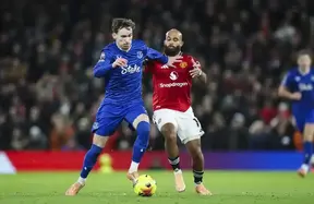 Manchester United eye James Garner for January midfield reset photo