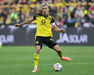 Bayern step up move for Nico Schlotterbeck as Upamecano and Kim futures hang in the balance photo